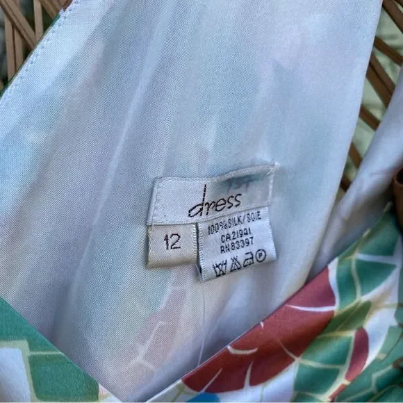 ✨ Beautiful handmade silk dress in a unique mosaic floral pattern. Size 12. - Picture 9 of 11